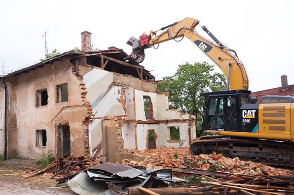 Demolizione casa (photo credit www.pixabay.com)