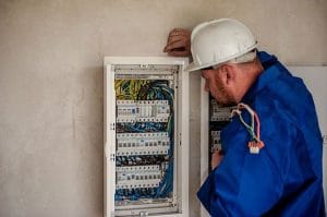 Bonus impianti elettrici in condominio (Foto di Michal Jarmoluk da Pixabay)