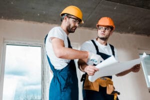 due operai in cantiere