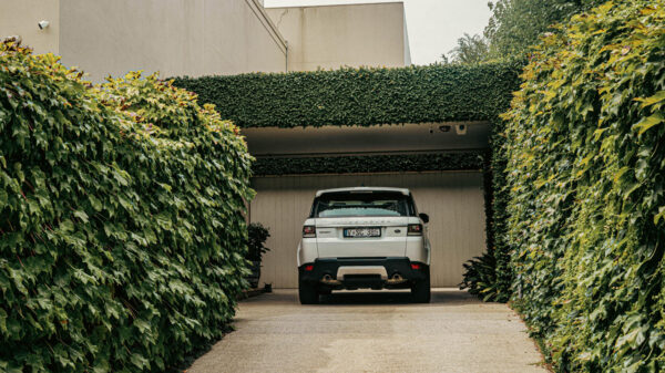 garage con auto