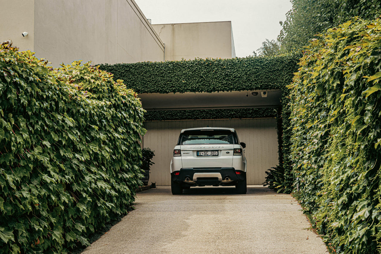garage con auto