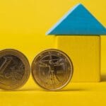casa e moneta da un euro