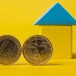 casa e moneta da un euro