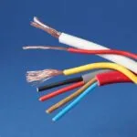 cavi elettrici di vari colori