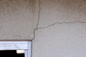 intonaco con cavillature