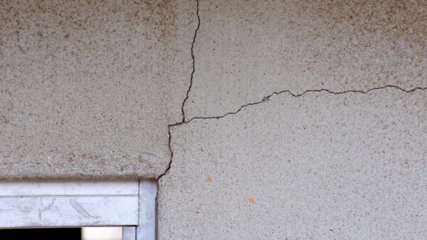 intonaco con cavillature