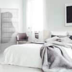 camera da letto con porta a scrigno della cabina armadio