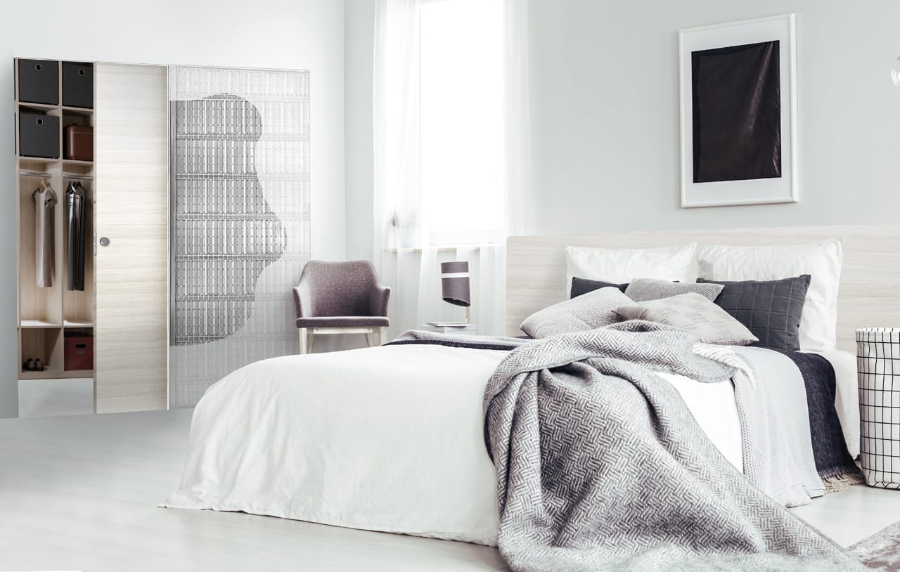camera da letto con porta a scrigno della cabina armadio
