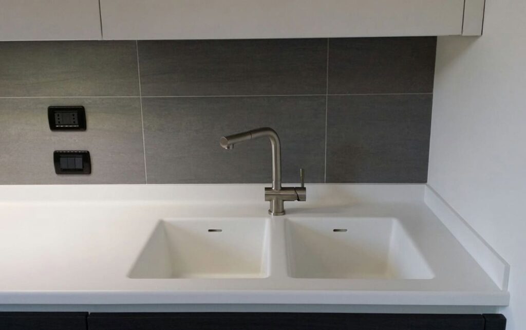 top cucina in corian con lavello integrato
