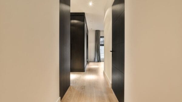 corridoio lungo e stretto