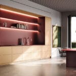 Cucina con forno a microonde in colonna