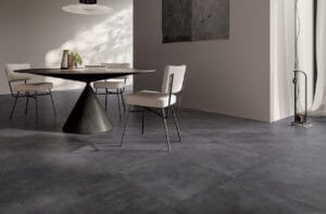 interno pavimentato con lastre di formato 80x80