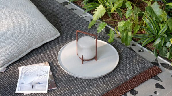 cuscino e lanterna da outdoor