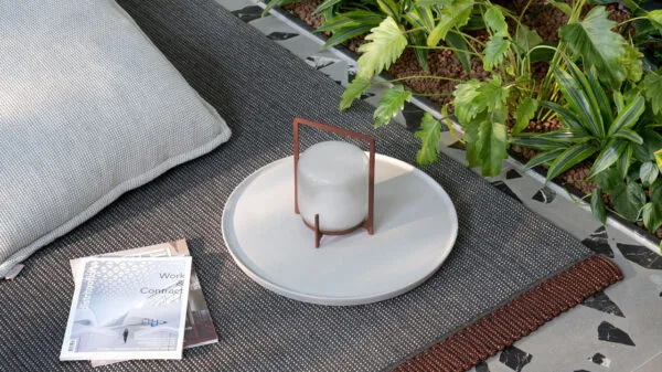 cuscino e lanterna da outdoor