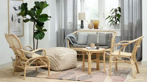 salottino in rattan in interno