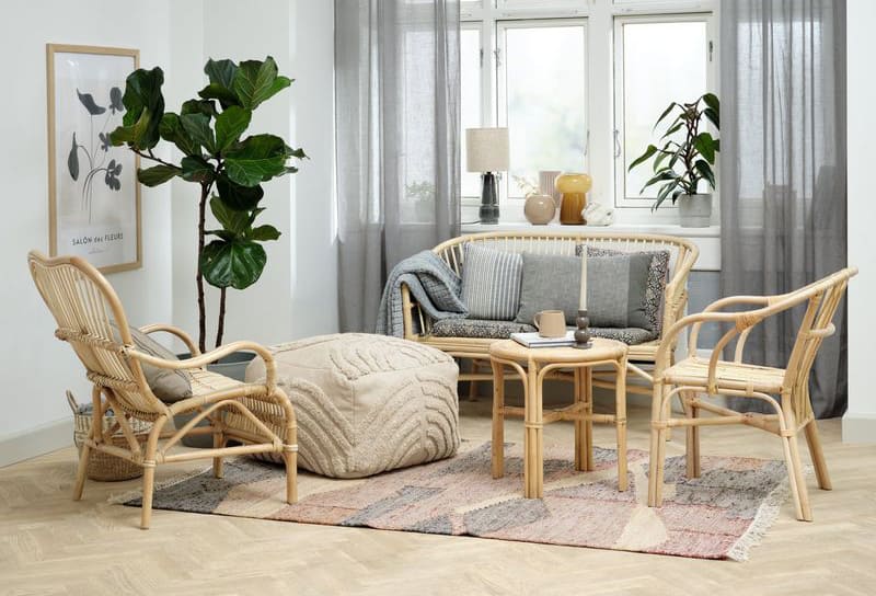 salottino in rattan in interno