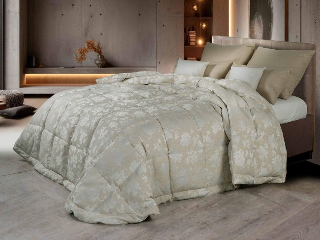 letto con elegante piumone