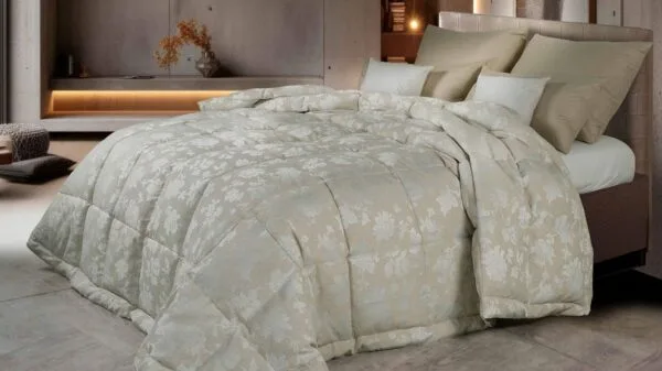 letto con elegante piumone