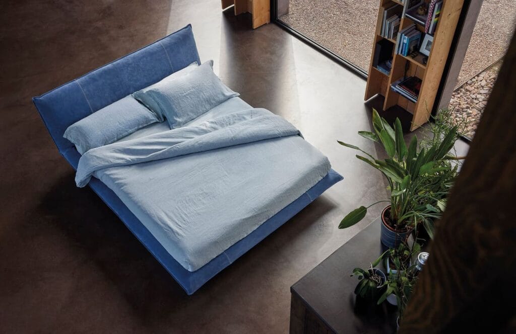 letto matrimoniale visto dall'alto