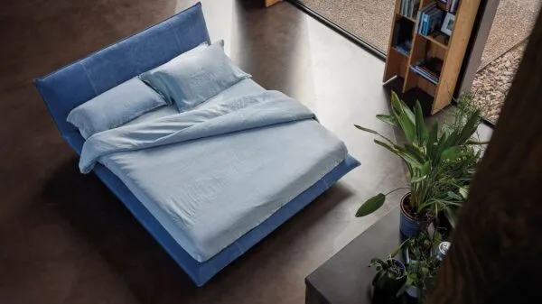 letto matrimoniale visto dall'alto