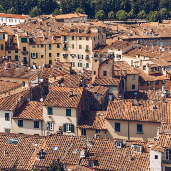 panorama di città toscana