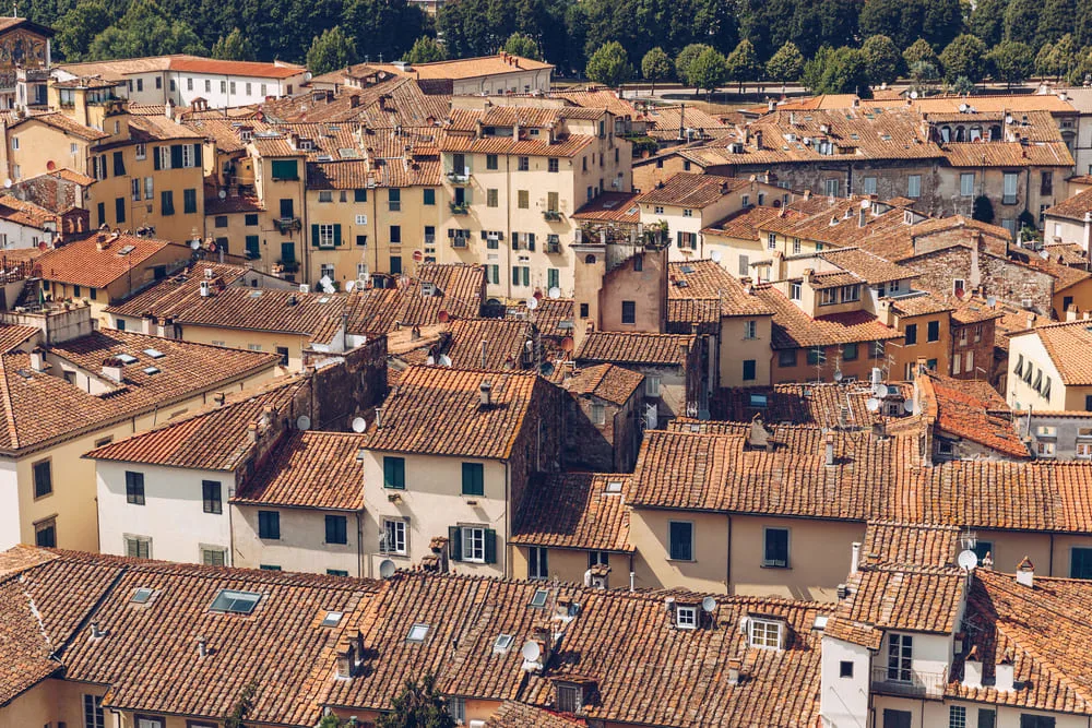 panorama di città toscana
