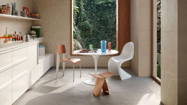 angolo pranzo con sedia Panton