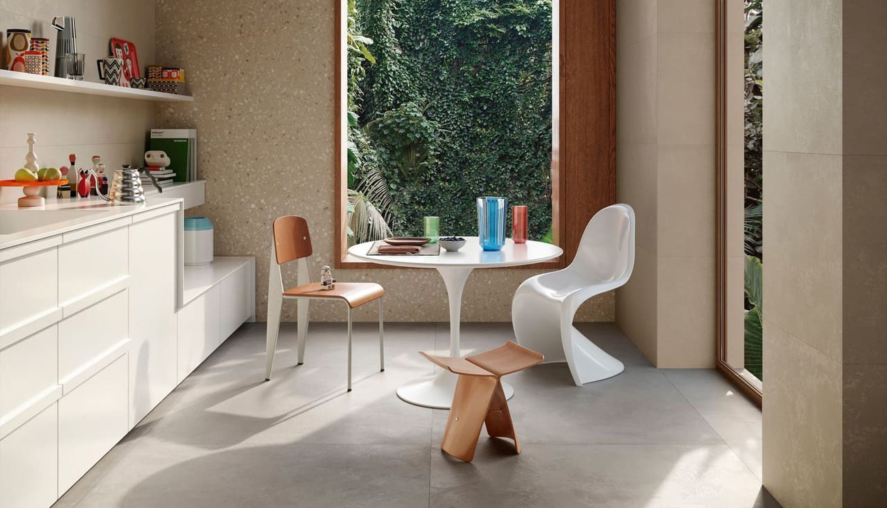 angolo pranzo con sedia Panton