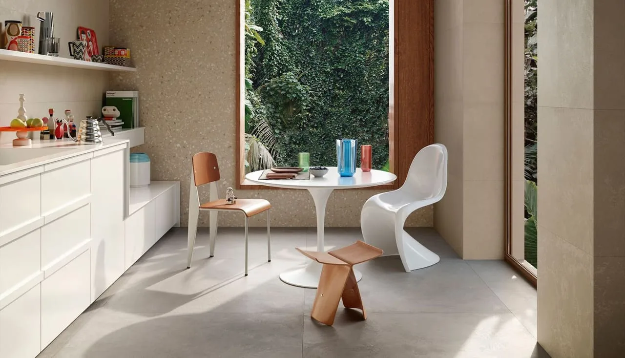 angolo pranzo con sedia Panton