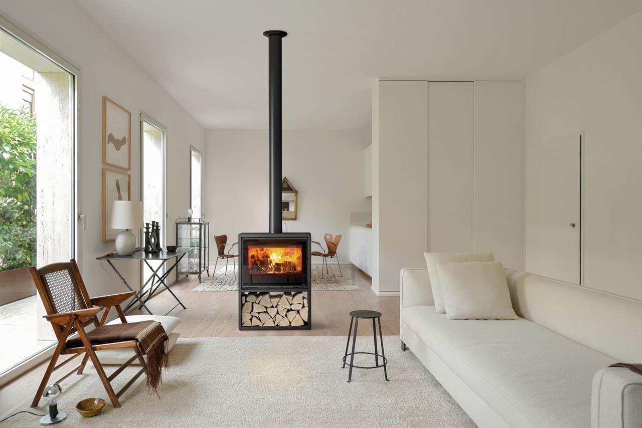 Soggiorno con termostufa al centro