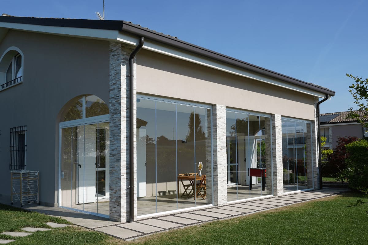 portico chiuso con vetrate