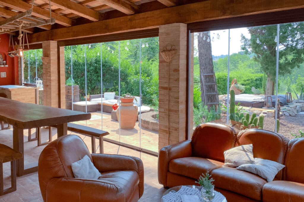 portico chiuso con vetri a pacchetto