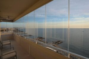 terrazzo chiuso con vetri scorrevoli