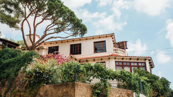 scorcio di villa nel verde